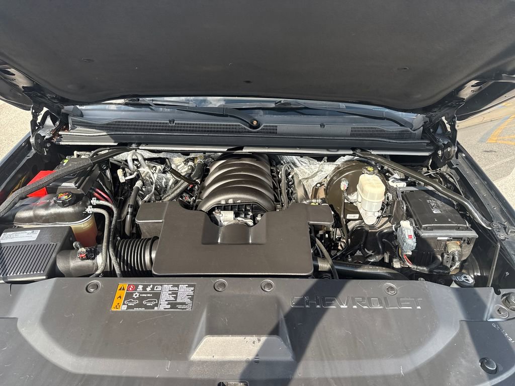 Used 2018 Chevrolet Suburban LT RWD image 11
