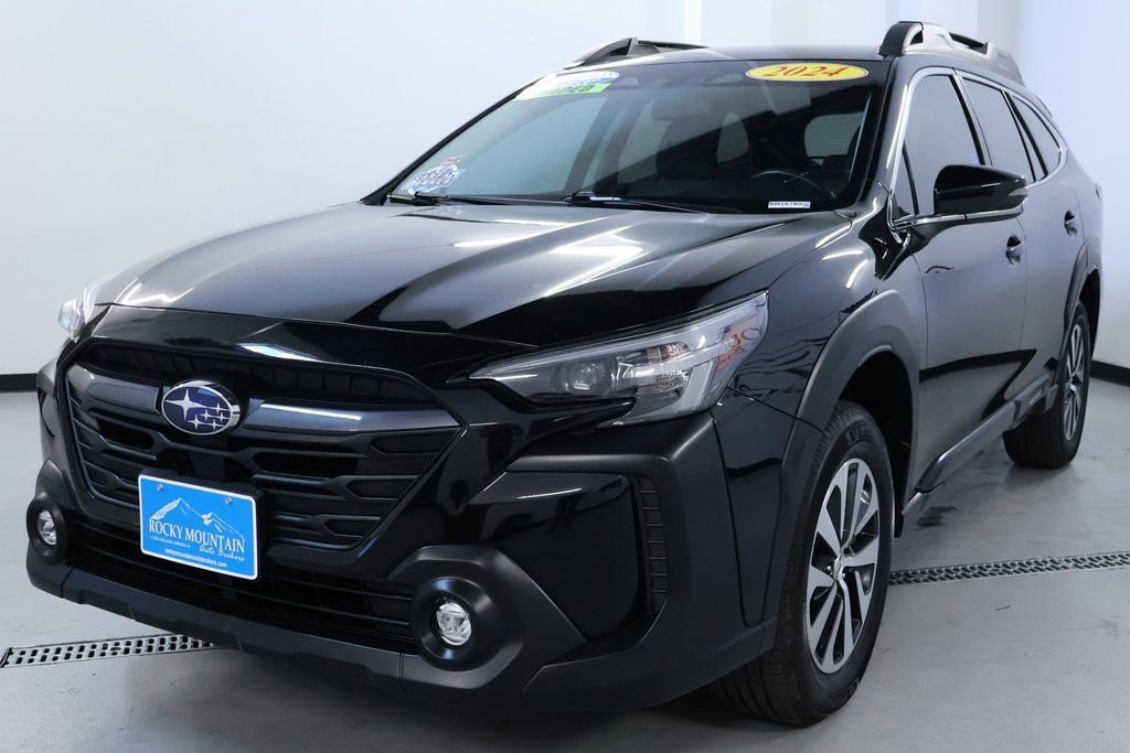Used 2024 Subaru Outback Premium image 3