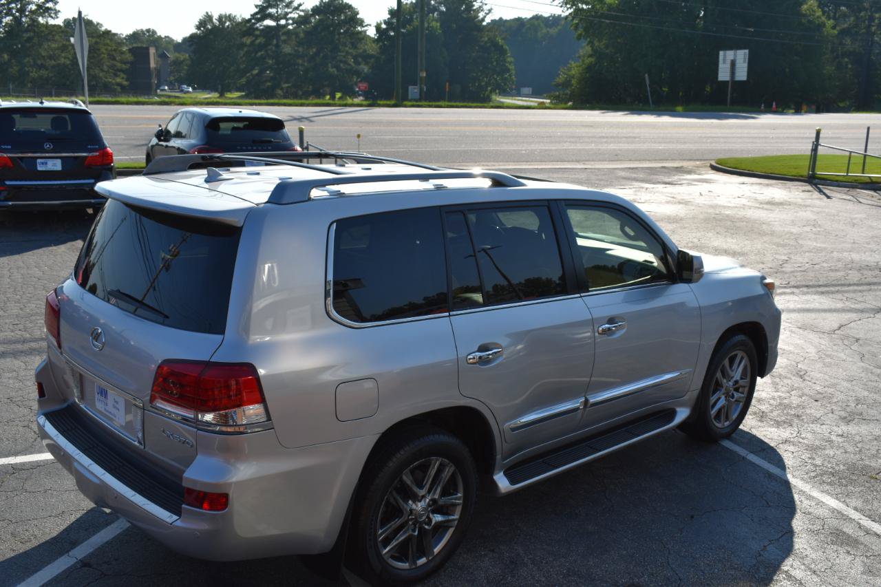 Used 2013 Lexus LX 570 4WD w/ Luxury Pkg image 5