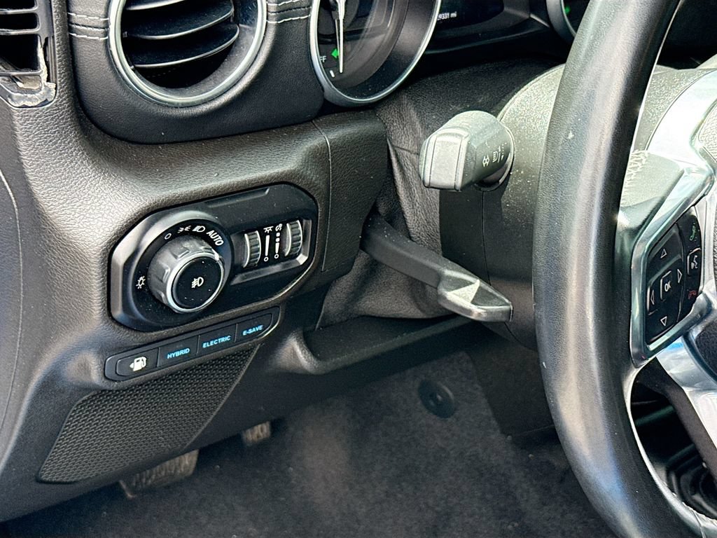 Used 2021 Jeep Wrangler Unlimited Sahara AWD/4WD image 11