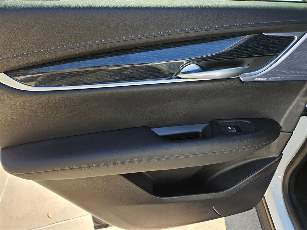 Used 2025 Cadillac XT5 Premium Luxury image 14