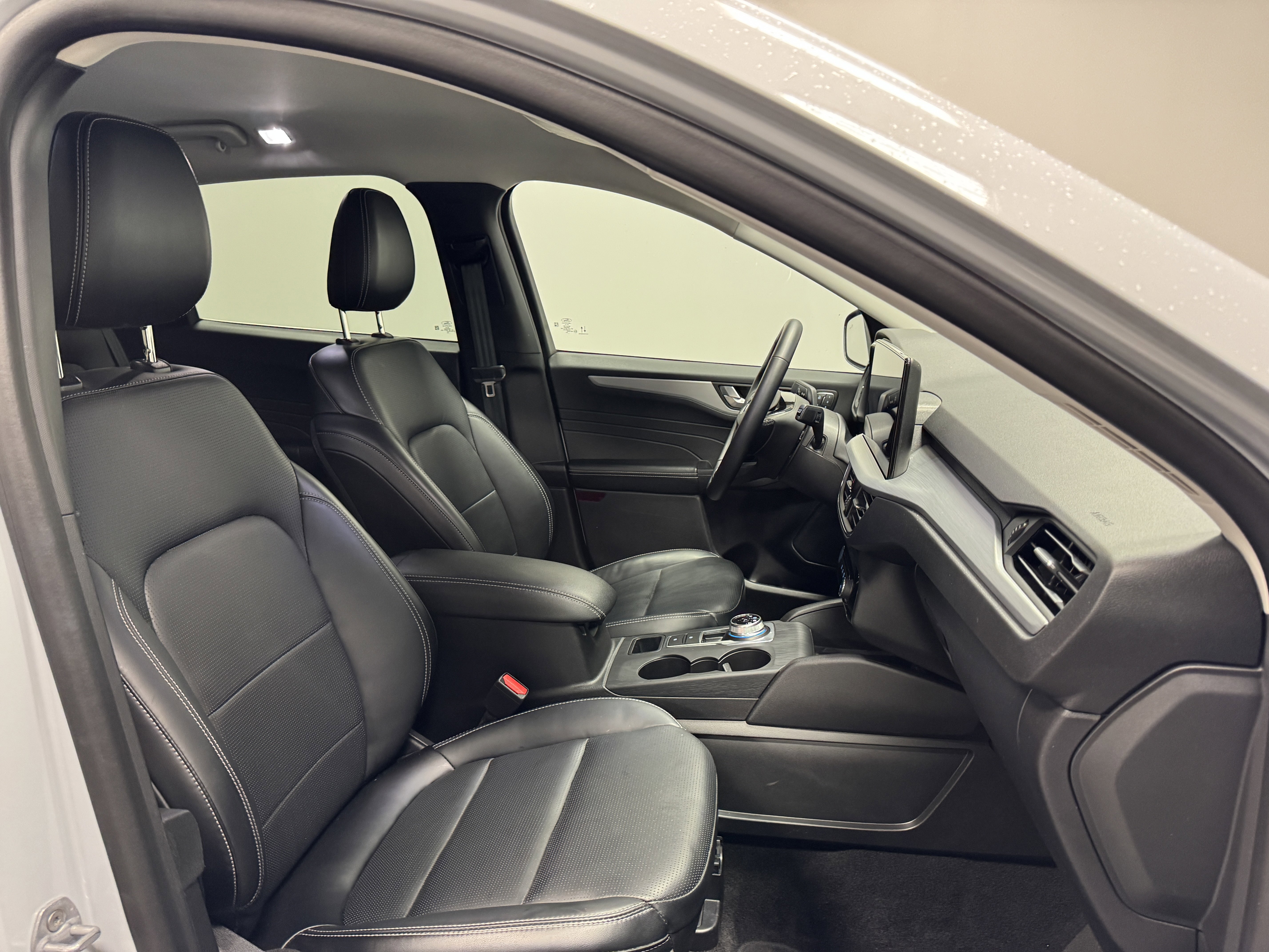 Used 2025 Ford Escape Platinum AWD/4WD image 16