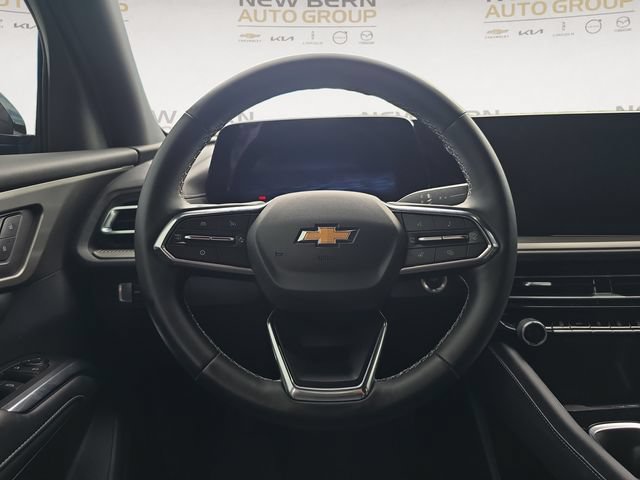 Used 2025 Chevrolet Traverse LT FWD image 12