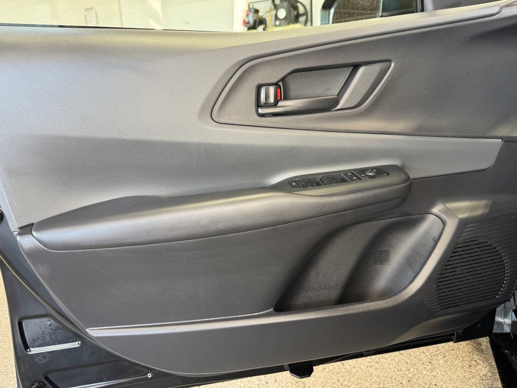 Used 2026 Toyota Prius LE AWD/4WD image 10