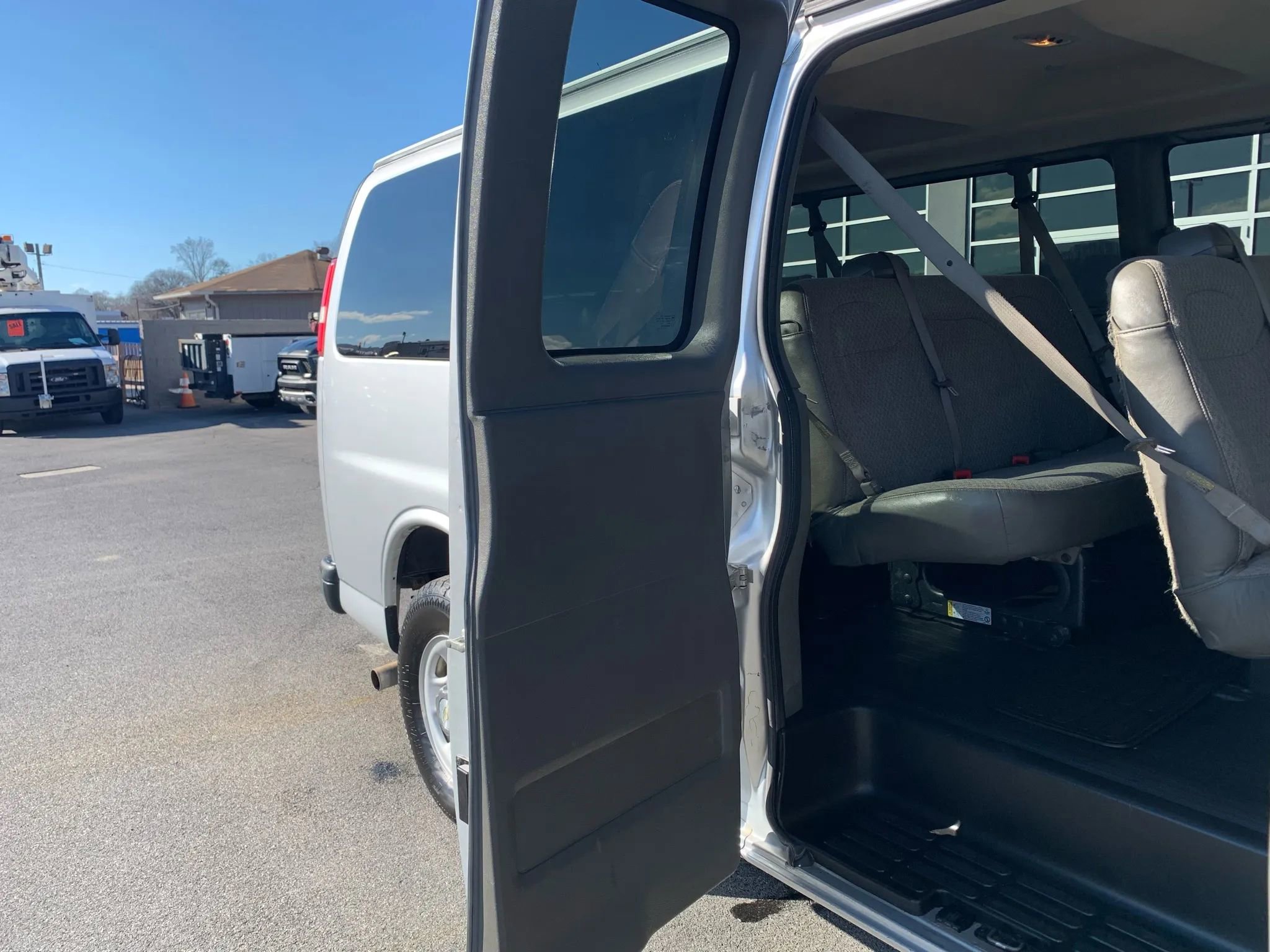 Used 2016 Chevrolet Express 3500 LT w/ LT Preferred Equipment Group image 26