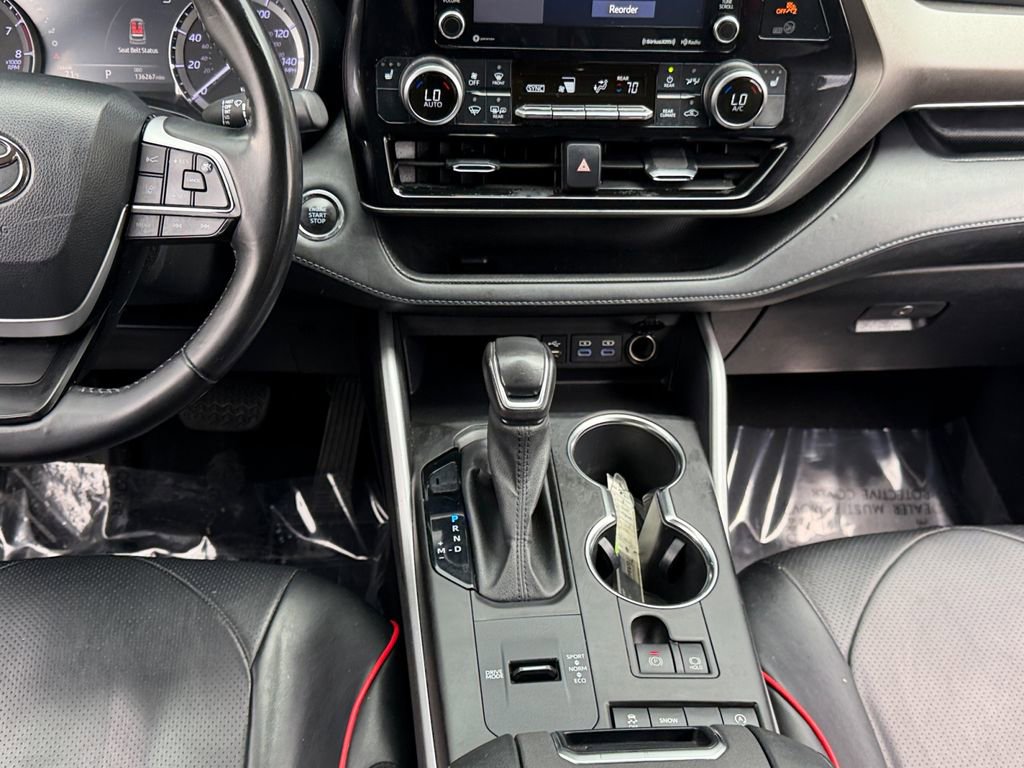Used 2022 Toyota Highlander XLE FWD image 15