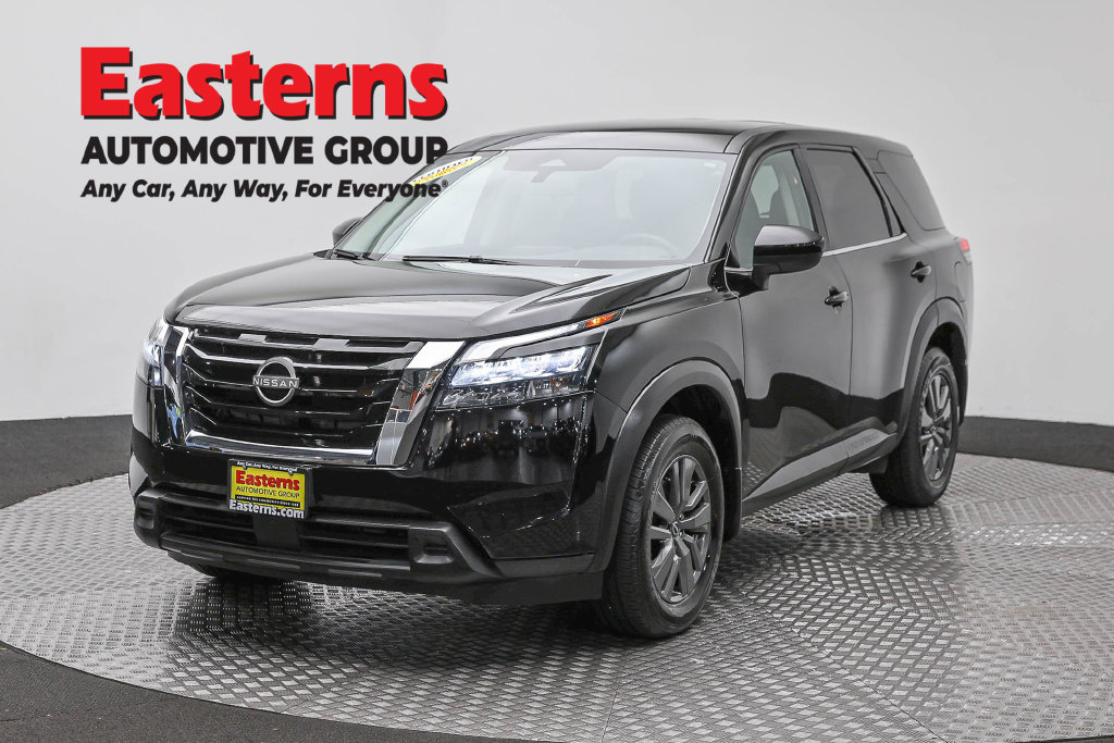 Used 2024 Nissan Pathfinder S AWD/4WD image 1