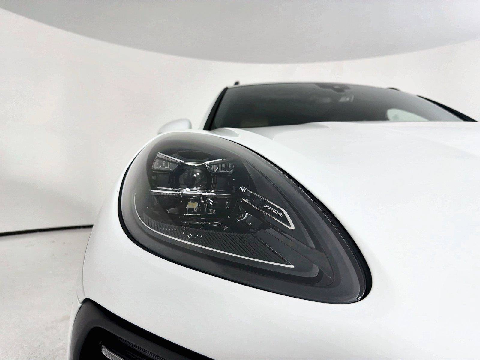 Certified 2026 Porsche Macan Turbo AWD/4WD image 33