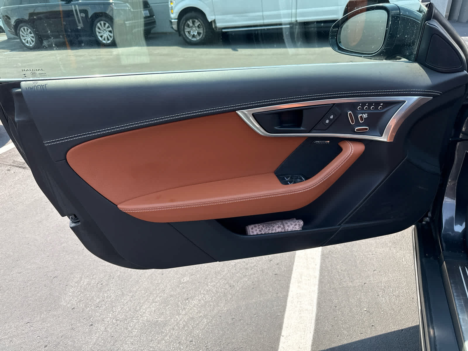 Certified 2023 Jaguar F-TYPE R-Dynamic AWD/4WD image 9