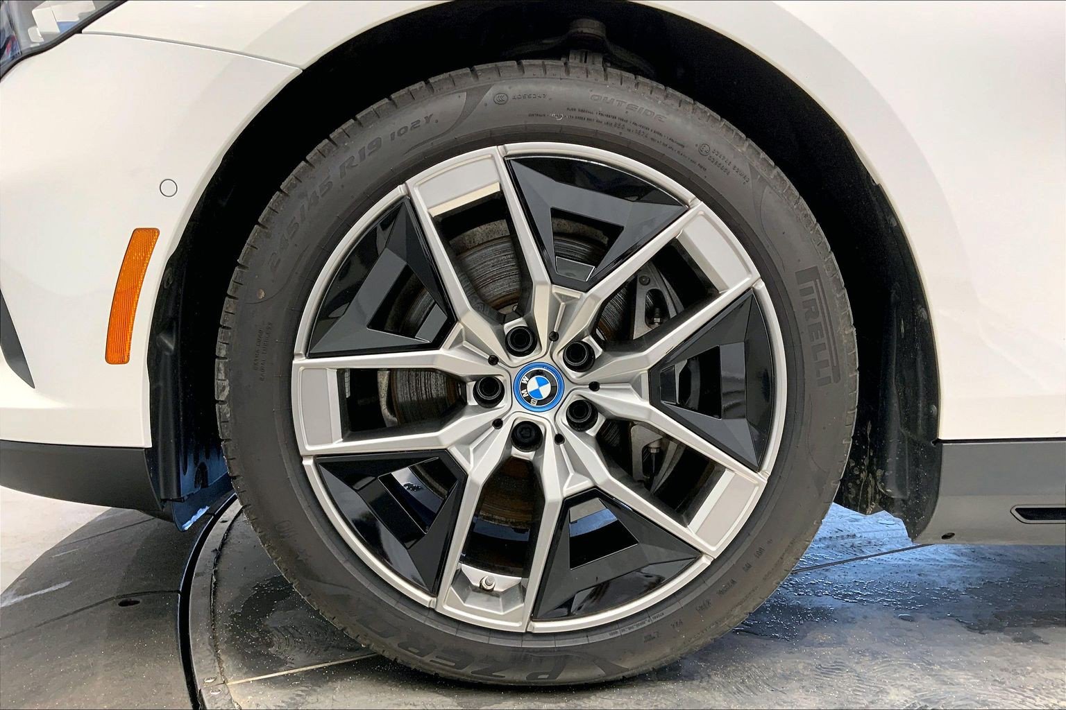 Used 2025 BMW i5 xDrive40 w/ Premium Package image 9