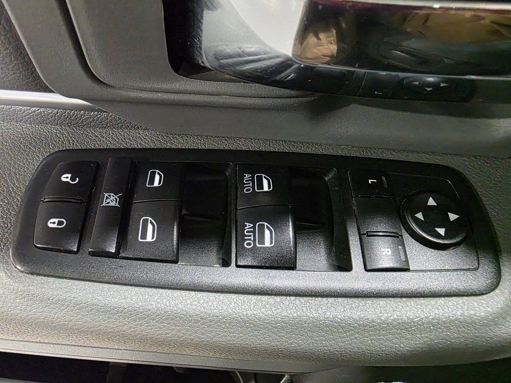 Used 2019 RAM 1500 Classic SLT image 18