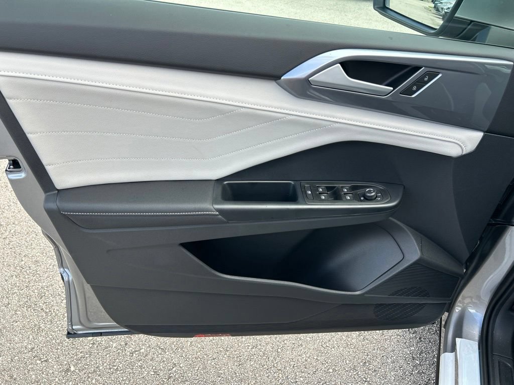 New 2026 Volkswagen Taos SEL AWD/4WD image 17