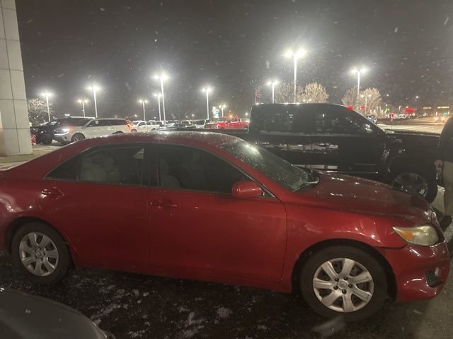 Used 2010 Toyota Camry LE image 2