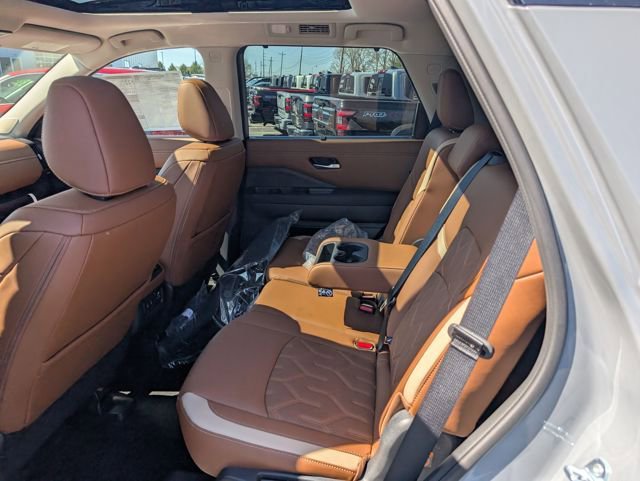 New 2026 Nissan Pathfinder Platinum image 10