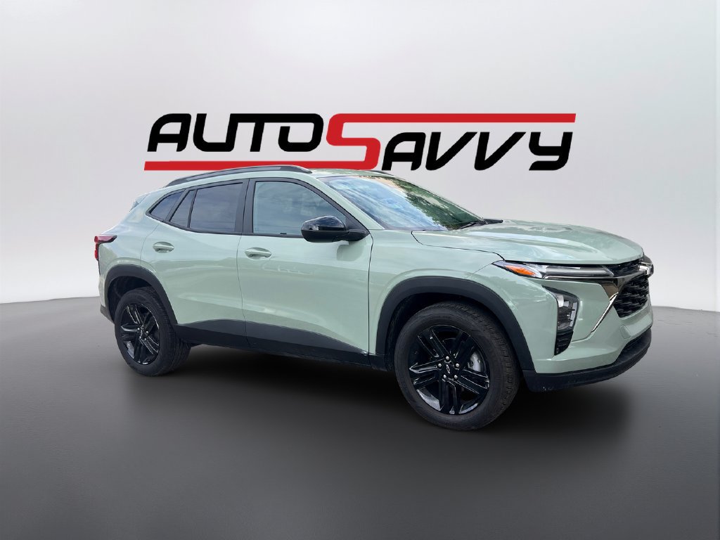 Used 2026 Chevrolet Trax ACTIV w/ Sunroof Package FWD image 3