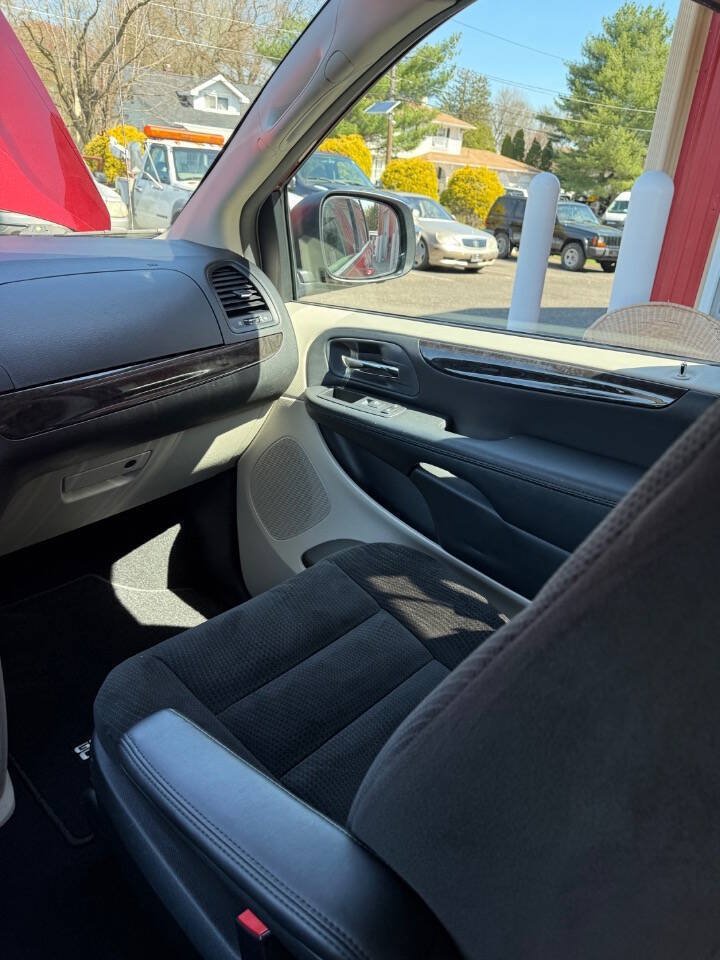 Used 2017 Dodge Grand Caravan SE w/ Power Window Group FWD image 9