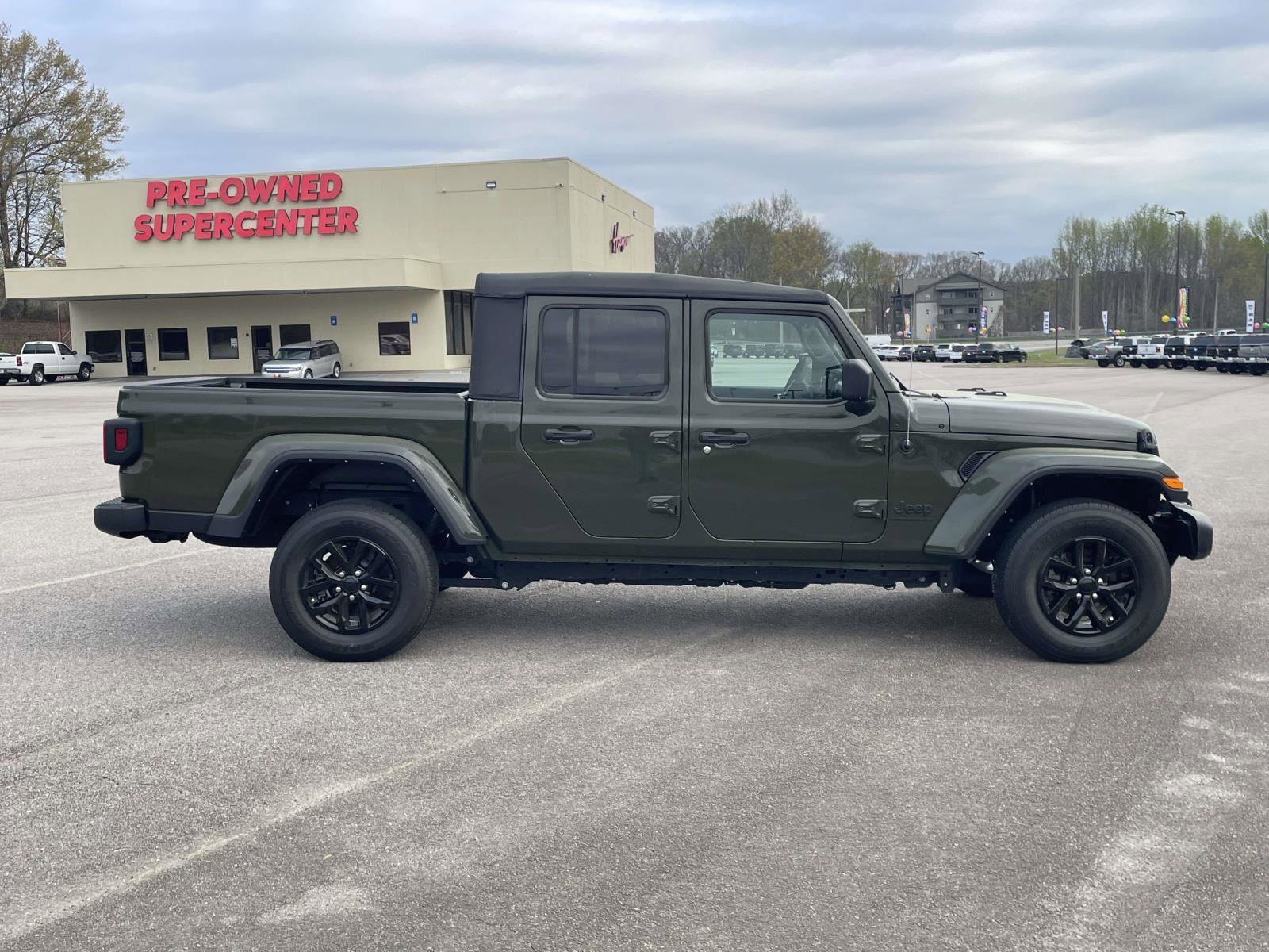 Used 2023 Jeep Gladiator Sport image 21