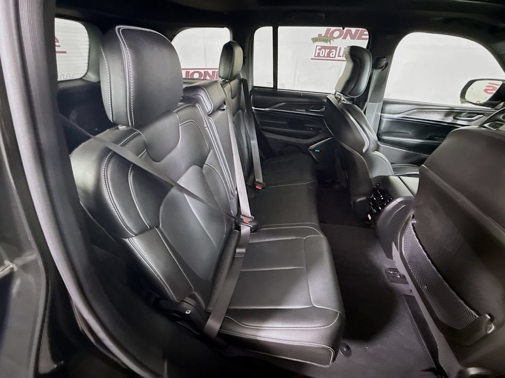 Used 2023 Jeep Grand Cherokee Overland w/ Adv Protech Group III AWD/4WD image 33