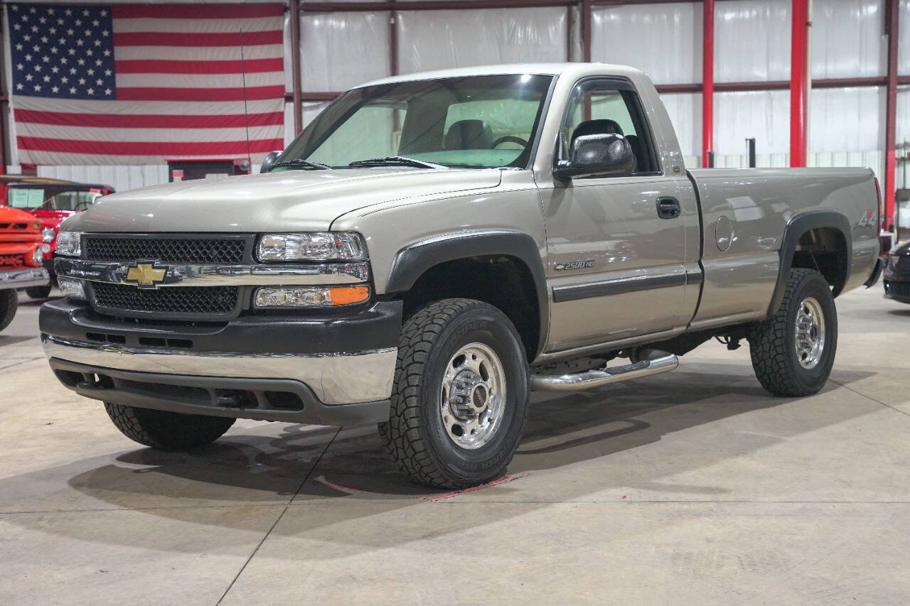 Used 2001 Chevrolet Silverado 2500 4x4 Regular Cab video 1