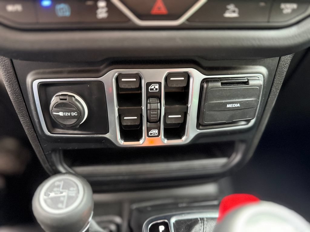 Used 2024 Jeep Wrangler Unlimited Sahara AWD/4WD image 28