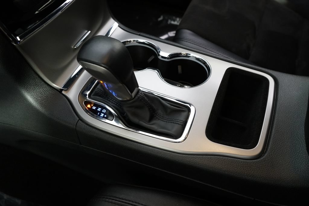Used 2021 Jeep Grand Cherokee Laredo X AWD/4WD image 32