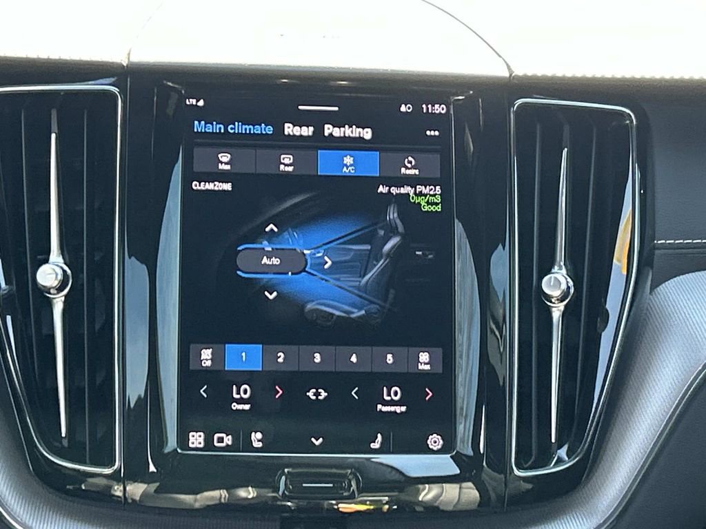 Used 2022 Volvo XC60 B6 R-Design image 30