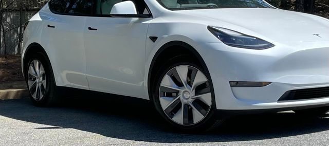 Used 2024 Tesla Model Y Long Range AWD/4WD image 11