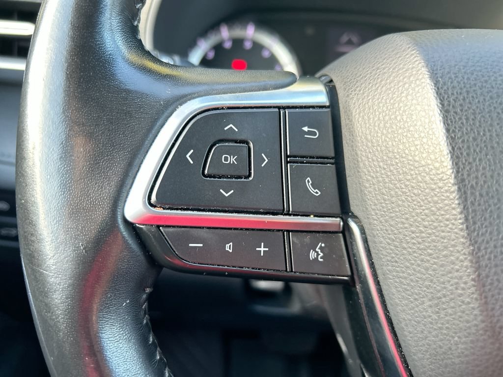 Used 2021 Toyota Highlander LE FWD image 15