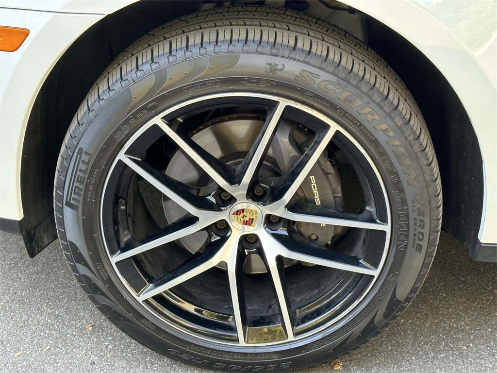 Certified 2025 Porsche Macan Turbo image 11