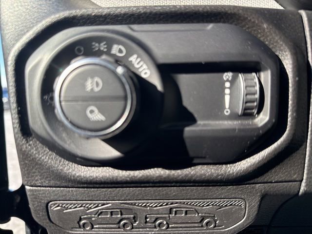 Used 2024 Jeep Gladiator Sport image 15