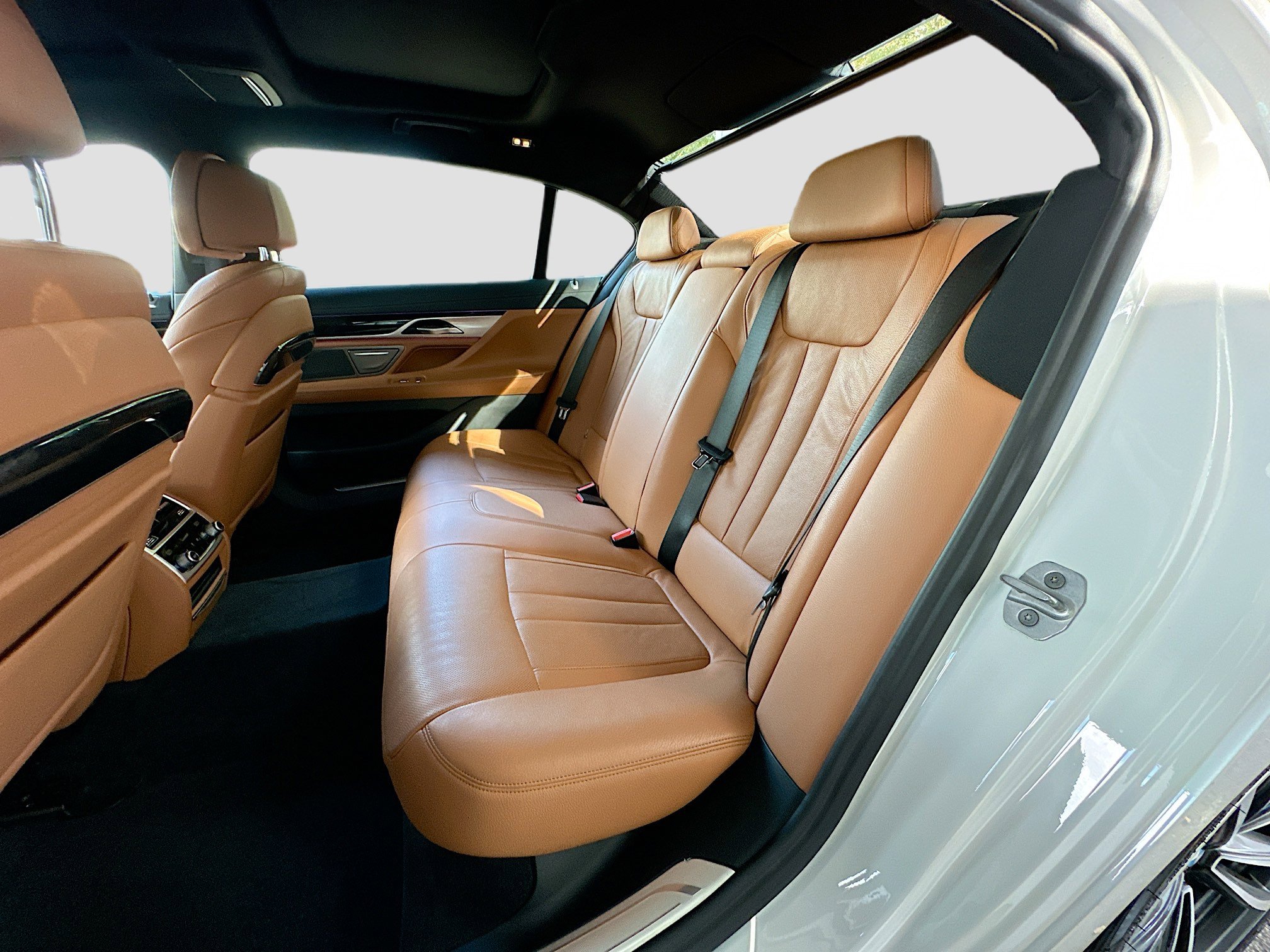 Used 2021 BMW 740i xDrive w/ M Sport Package image 26