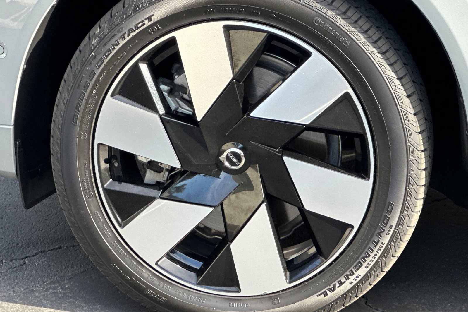 Certified 2025 Volvo XC60 T8 Plus w/ Protection Package Premier AWD/4WD image 35