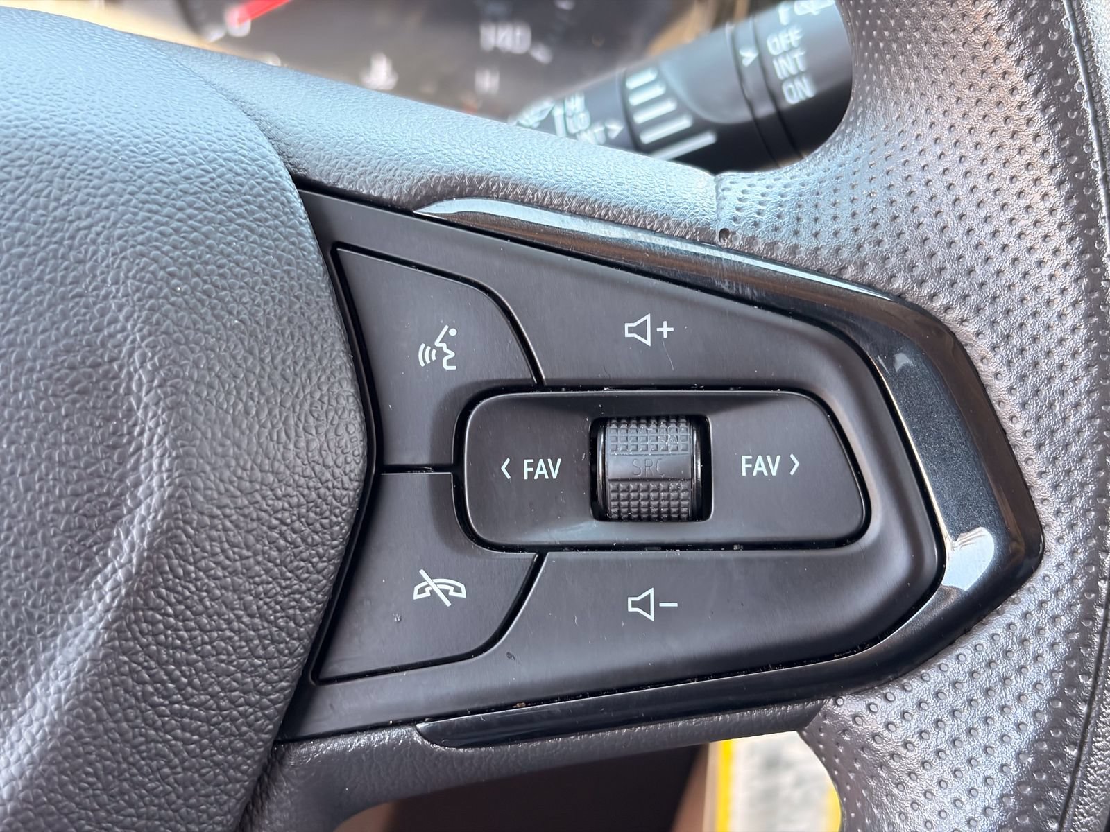Used 2026 Chevrolet Trax LS FWD image 24