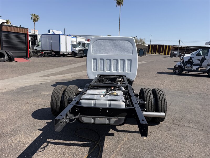 Used 2024 Ford E-450 and Econoline 450 Super Duty RWD image 3