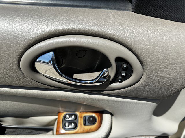 Used 2000 Jaguar XK8 Convertible image 13