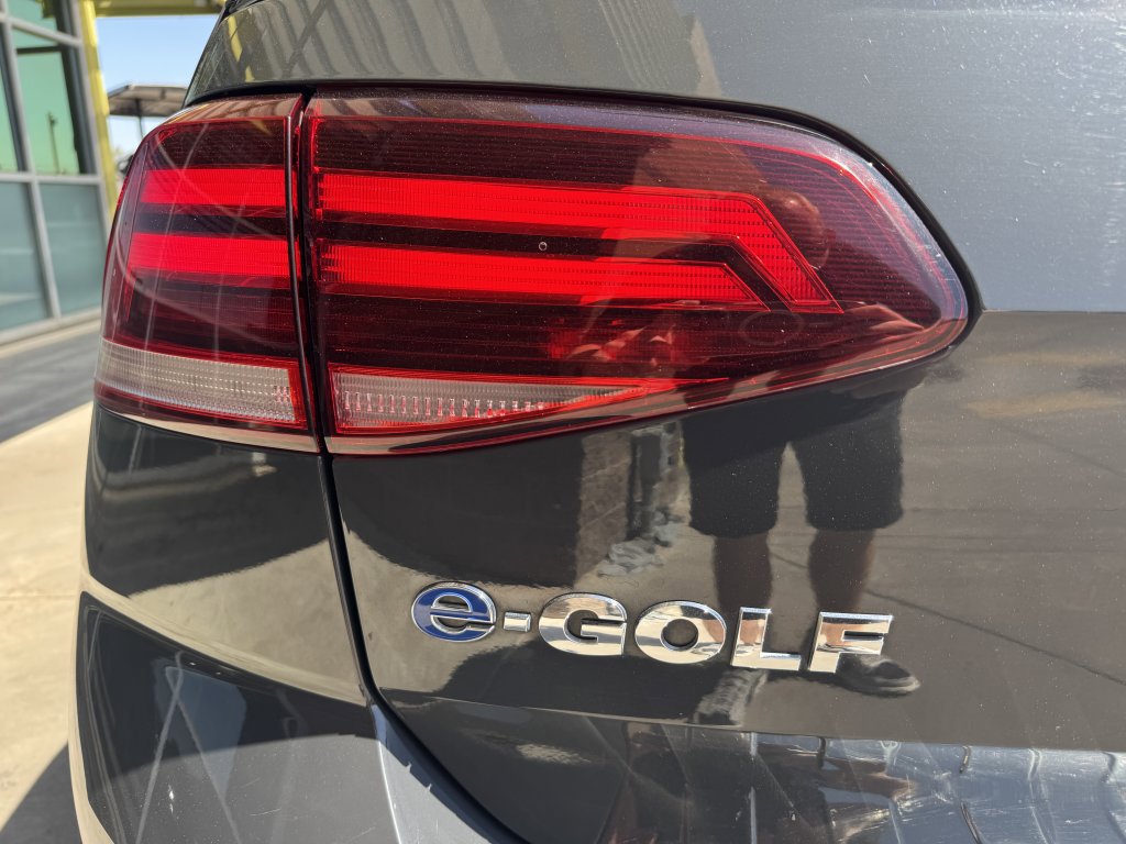 Used 2019 Volkswagen e-Golf SEL Premium image 14