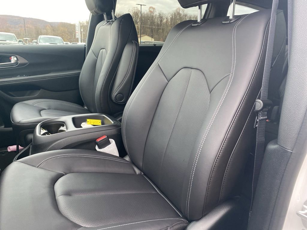 New 2026 Chrysler Voyager LX image 25