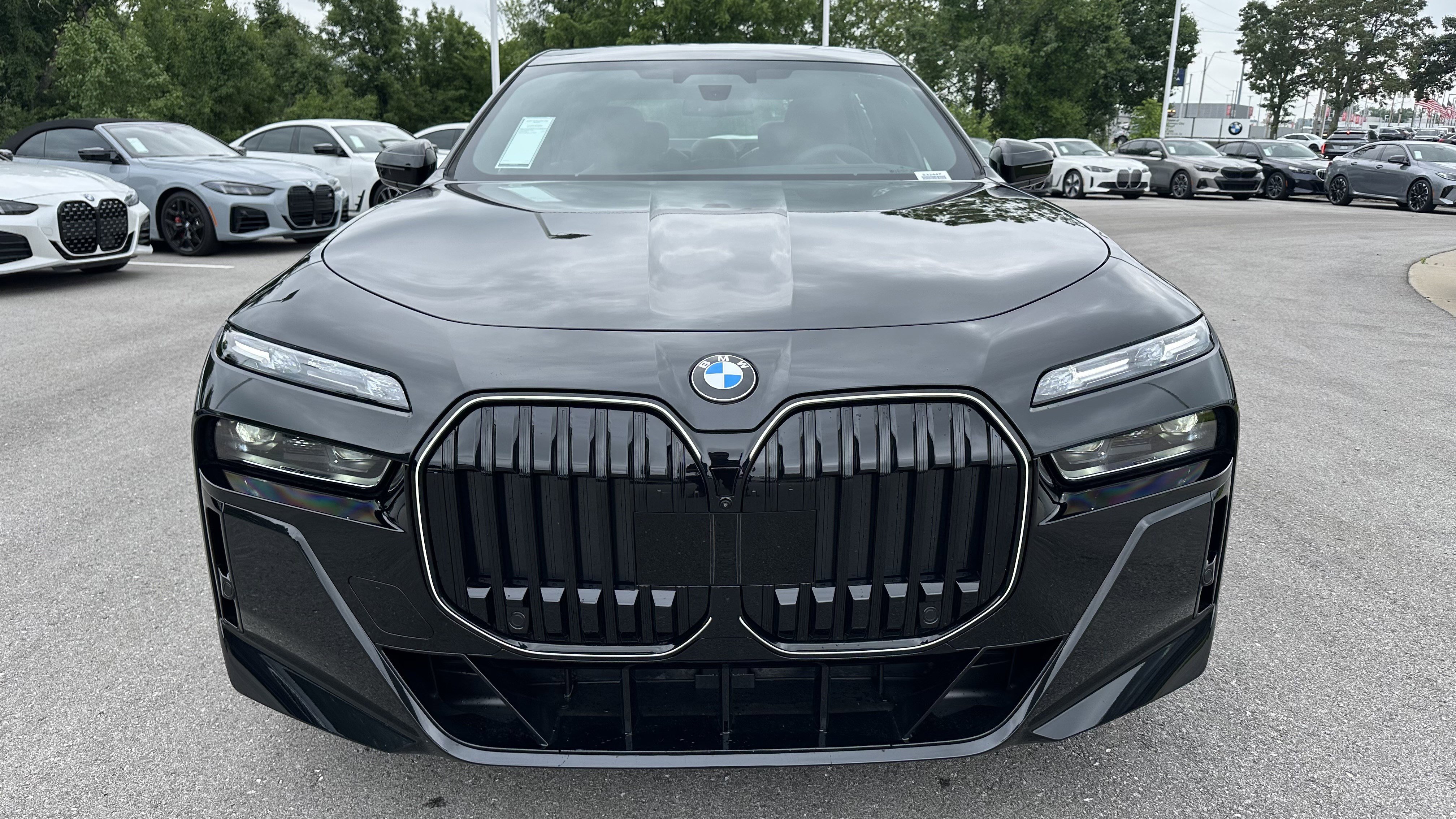 New 2025 BMW 760i xDrive w/ Executive Package image 3