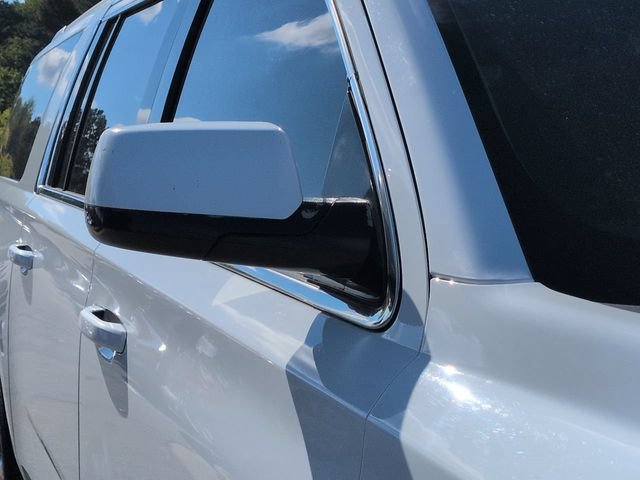 Used 2018 Chevrolet Suburban LS RWD image 11