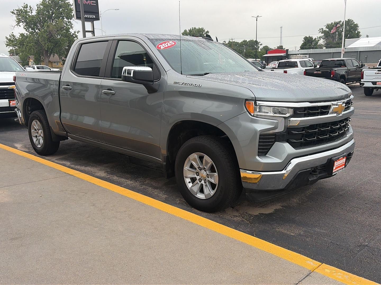 Used 2025 Chevrolet Silverado 1500 LT AWD/4WD image 4