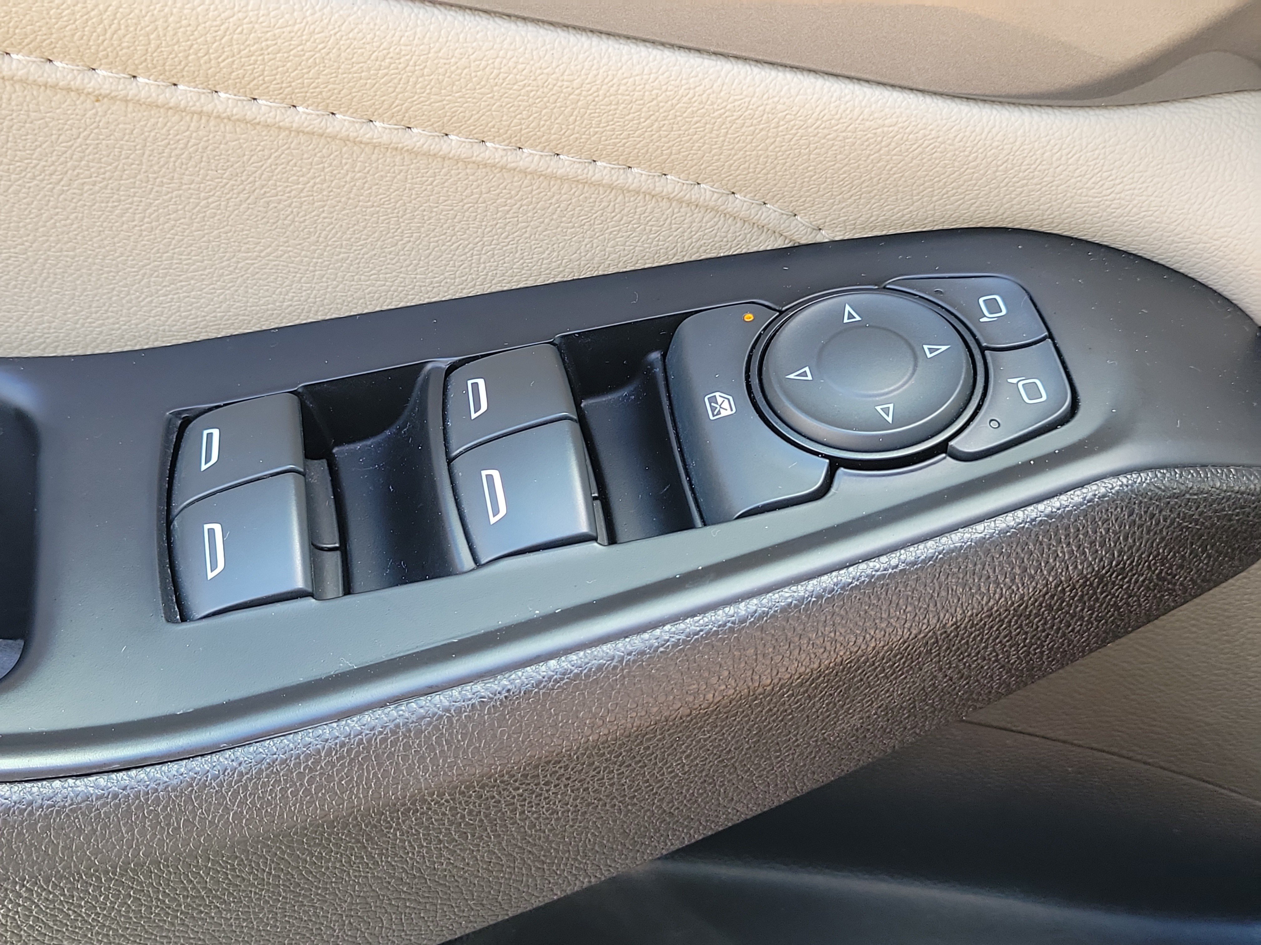 Used 2023 Chevrolet Traverse LS FWD image 30