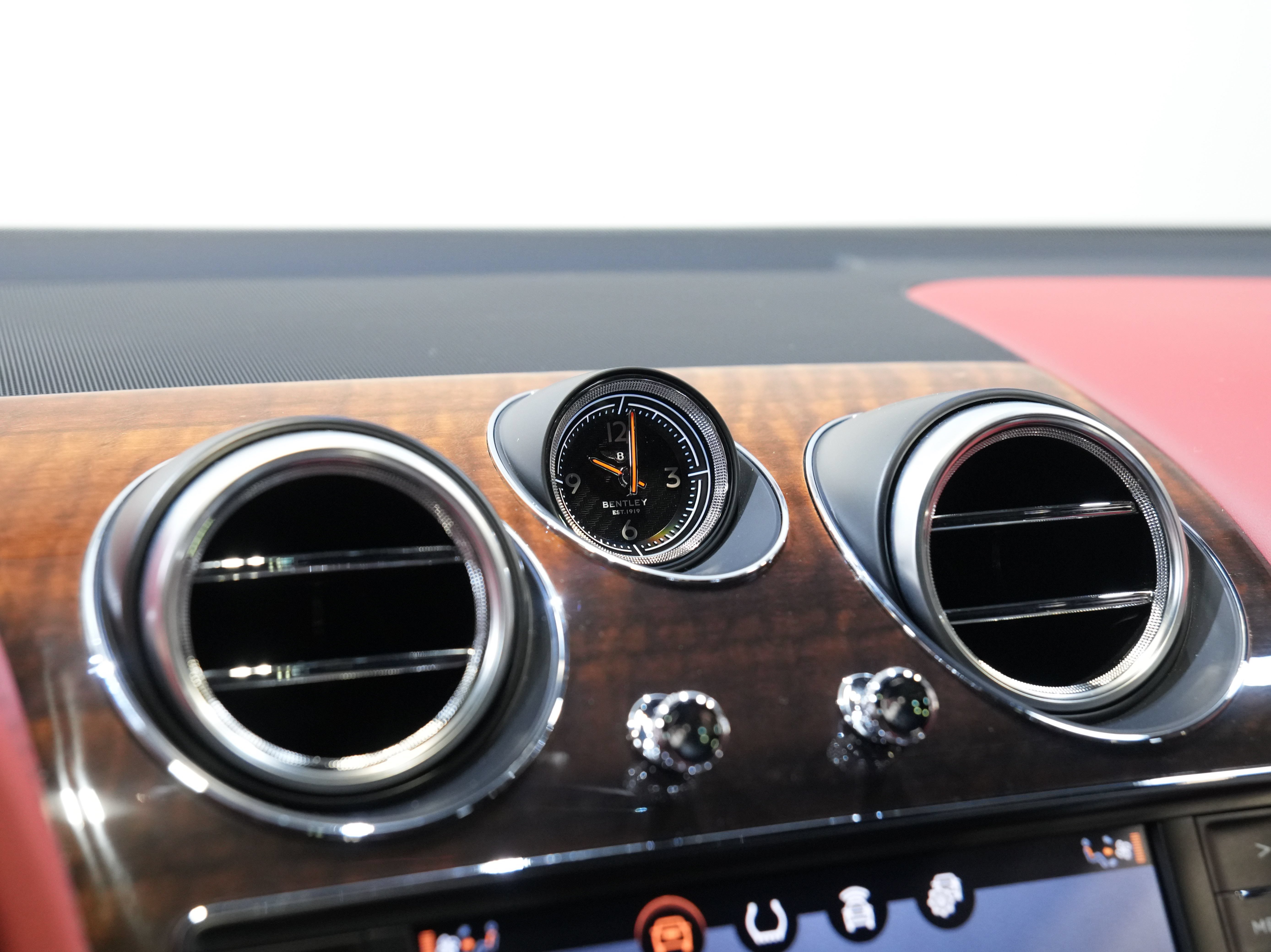 Used 2018 Bentley Bentayga AWD/4WD image 45