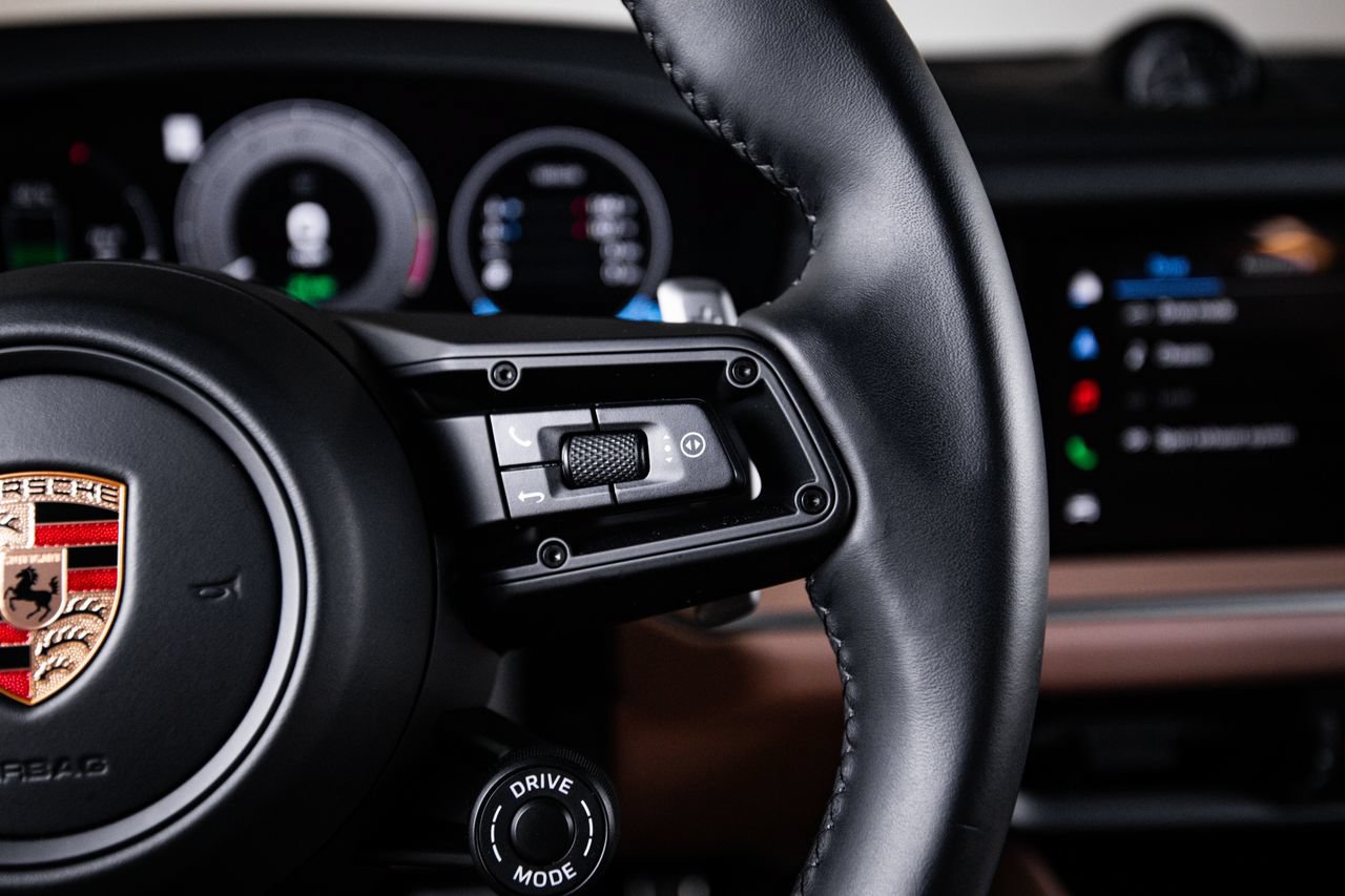 Certified 2024 Porsche Cayenne Turbo AWD/4WD image 16