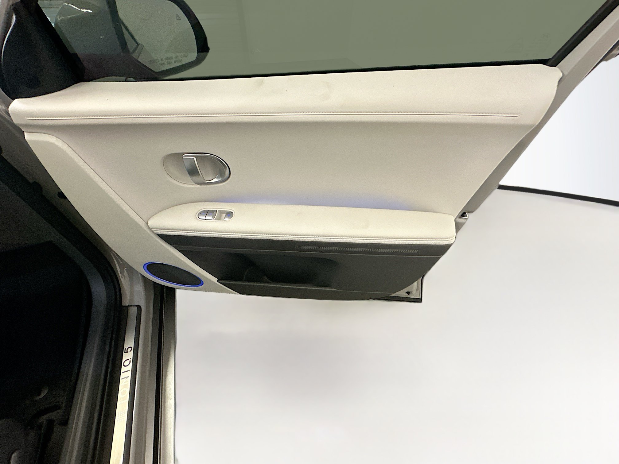 Used 2024 Hyundai Ioniq 5 Limited AWD/4WD image 33