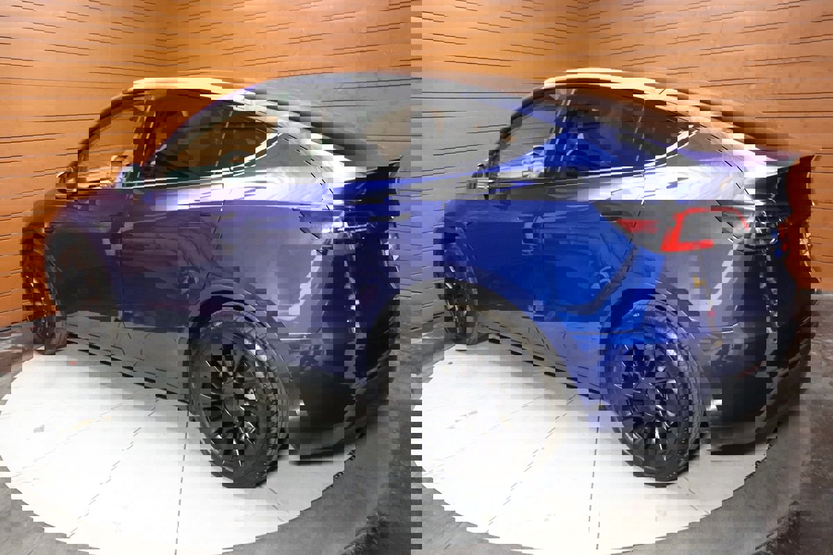 Used 2024 Tesla Model Y Long Range image 9