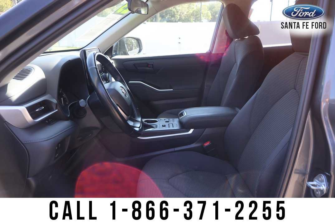 Used 2023 Toyota Highlander LE AWD/4WD image 15