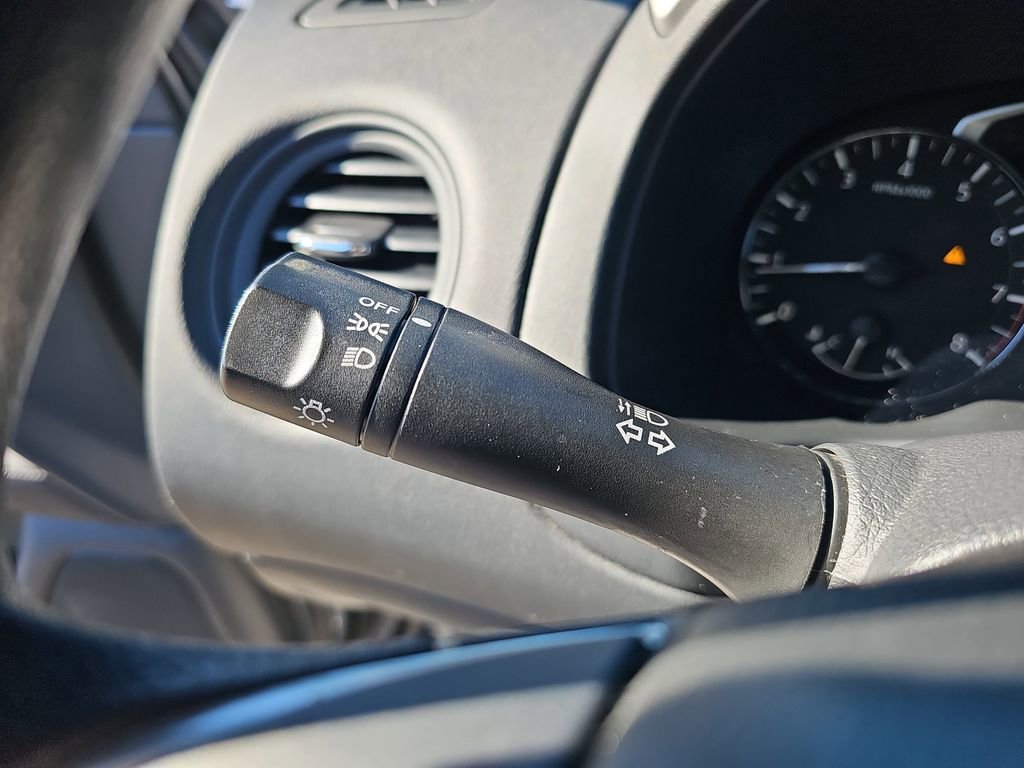 Used 2019 Nissan Pathfinder S image 29