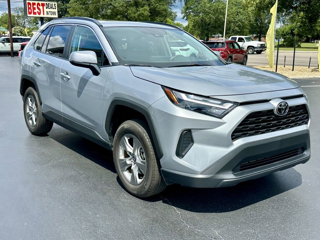 Used 2025 Toyota RAV4 XLE image 3