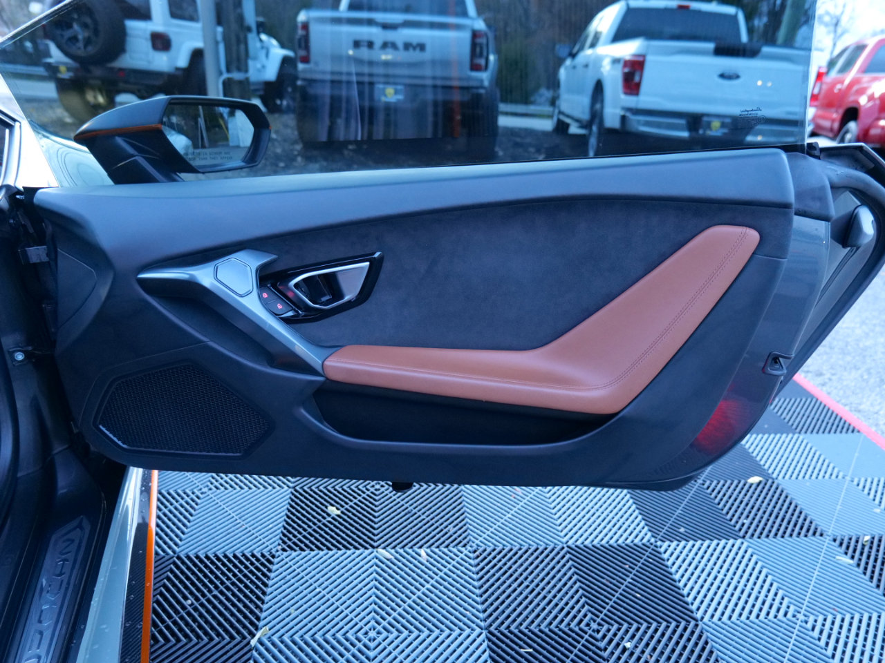 Used 2015 Lamborghini Huracan LP 610-4 image 35