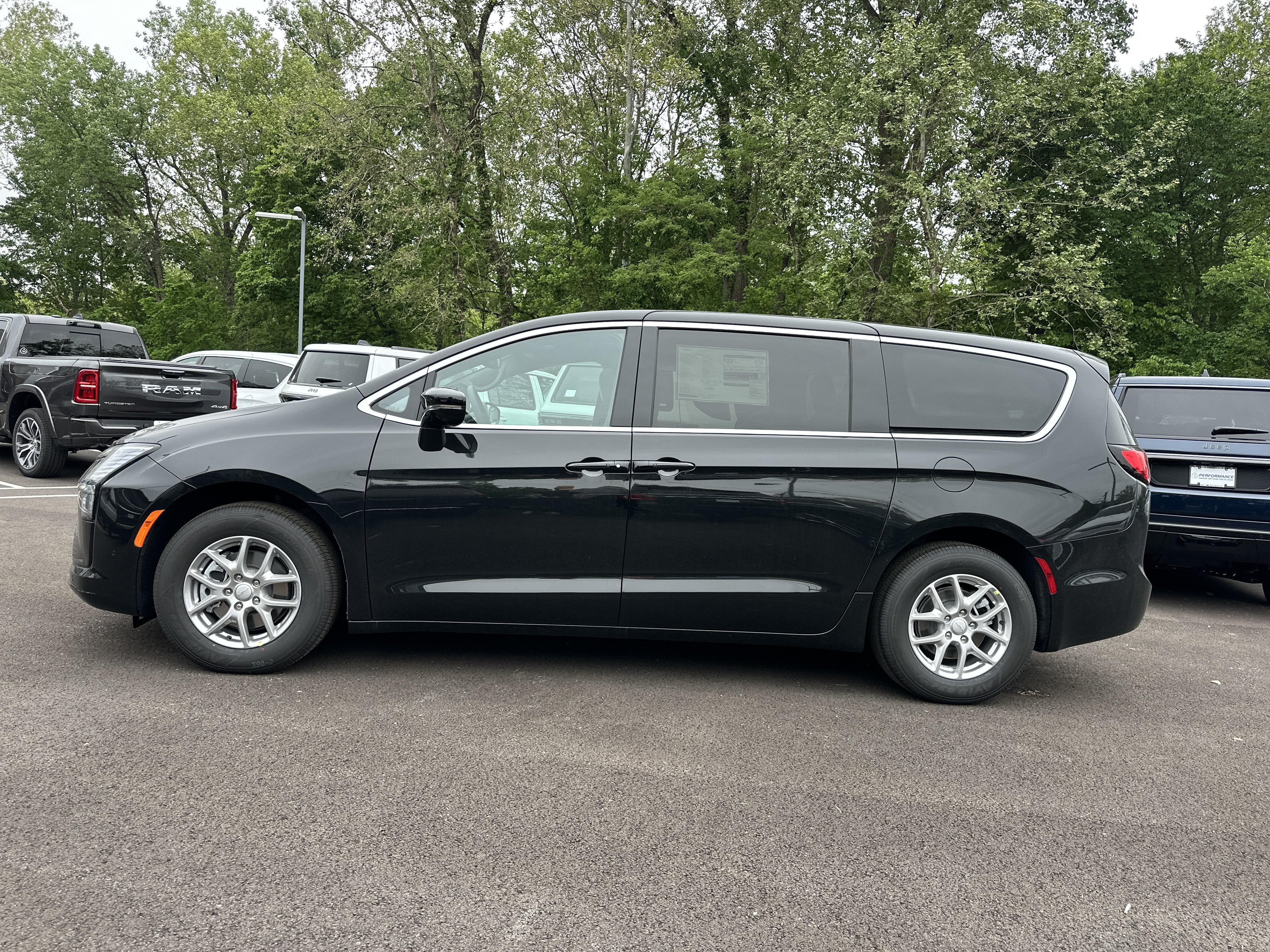 New 2027 Chrysler Pacifica Select w/ Family Tech Group FWD image 24